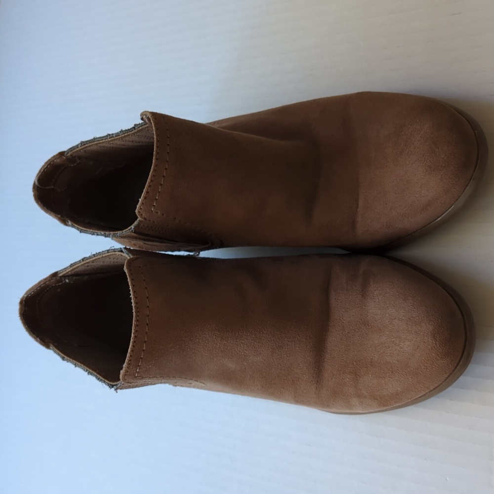 American Eagle Chelsea Brown Faux Suede Booties Size 6.5